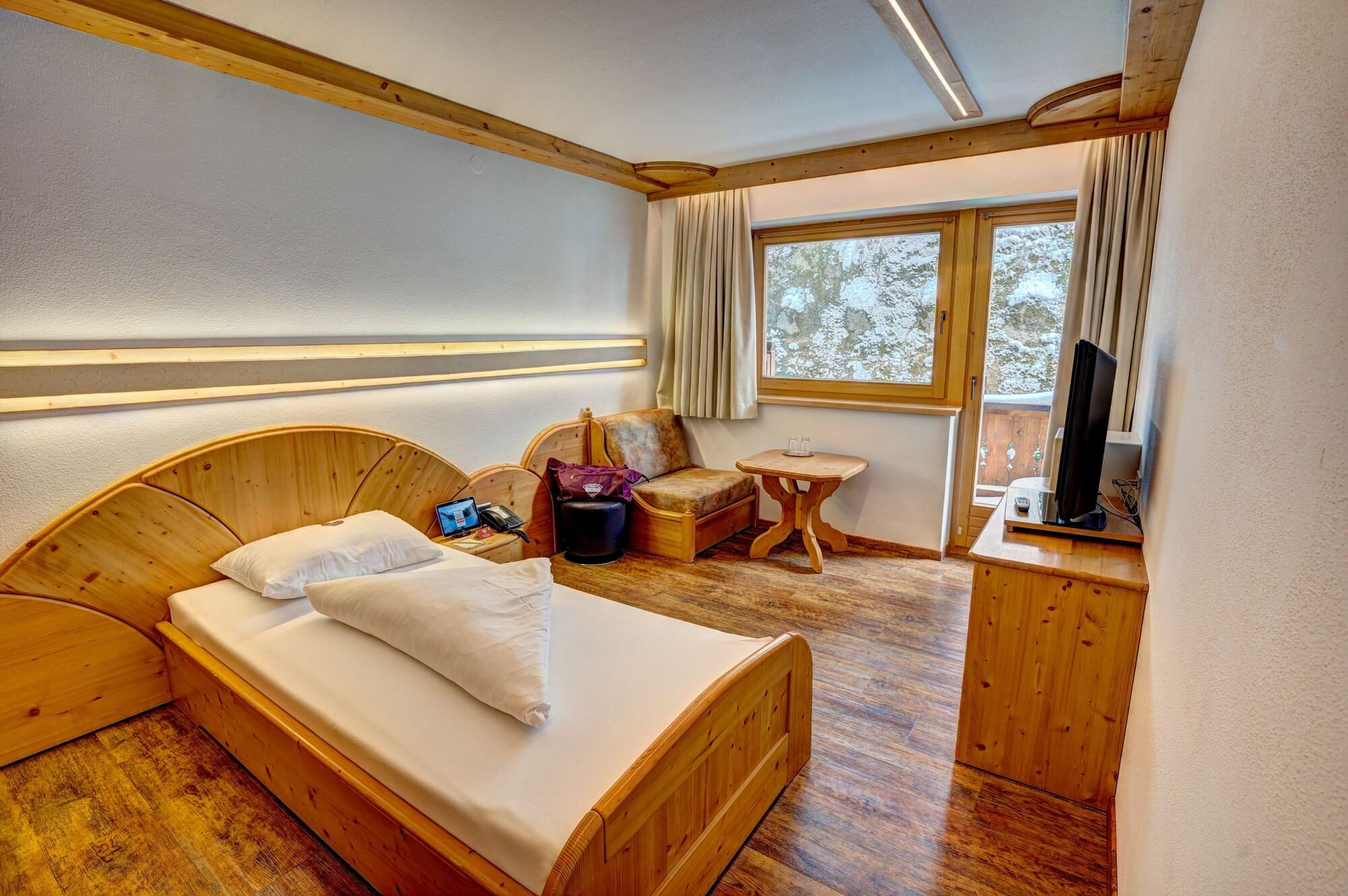 Alpenbad Hotel Hohenhaus Tux Exterior photo