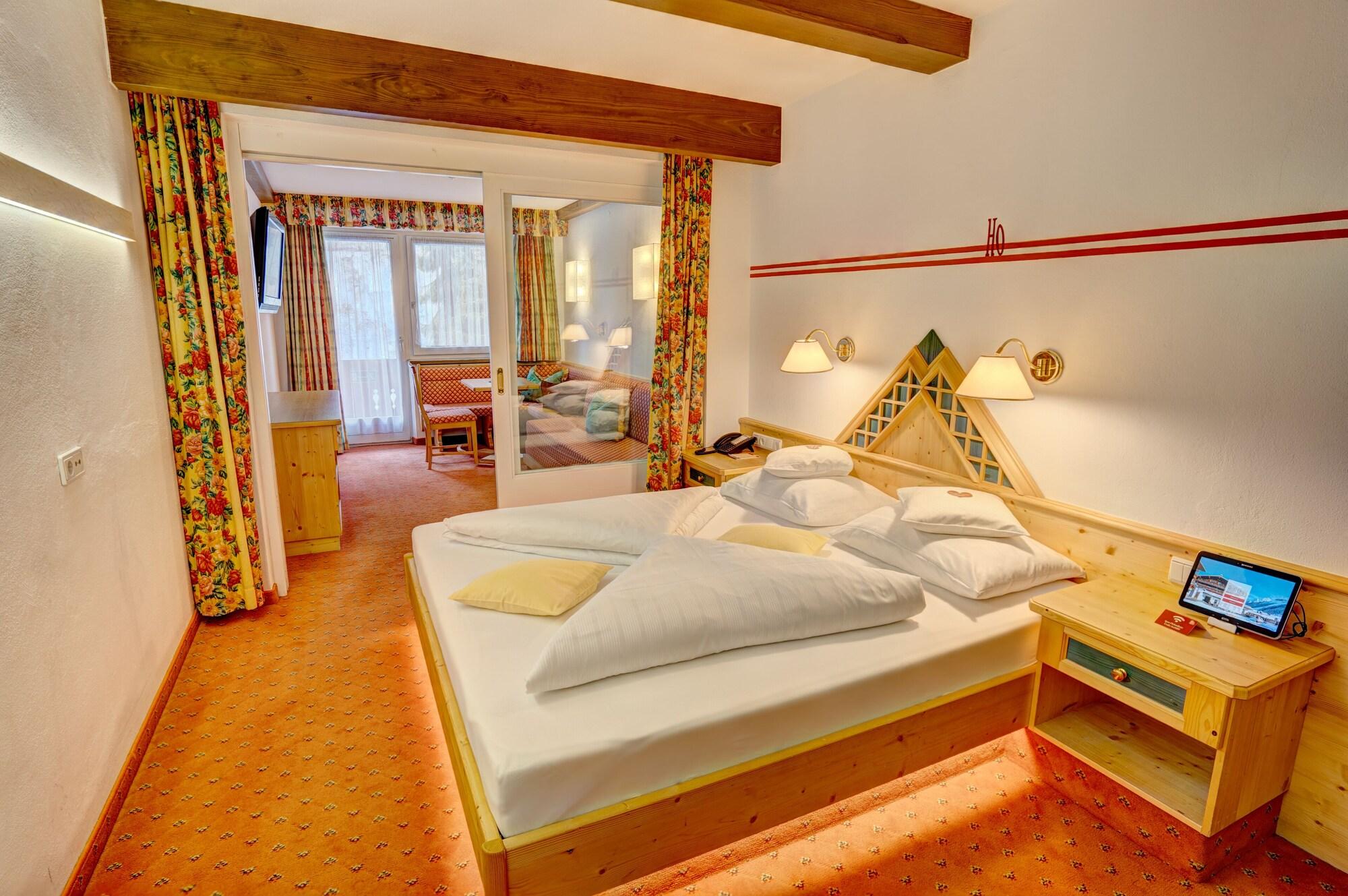 Alpenbad Hotel Hohenhaus Tux Exterior photo