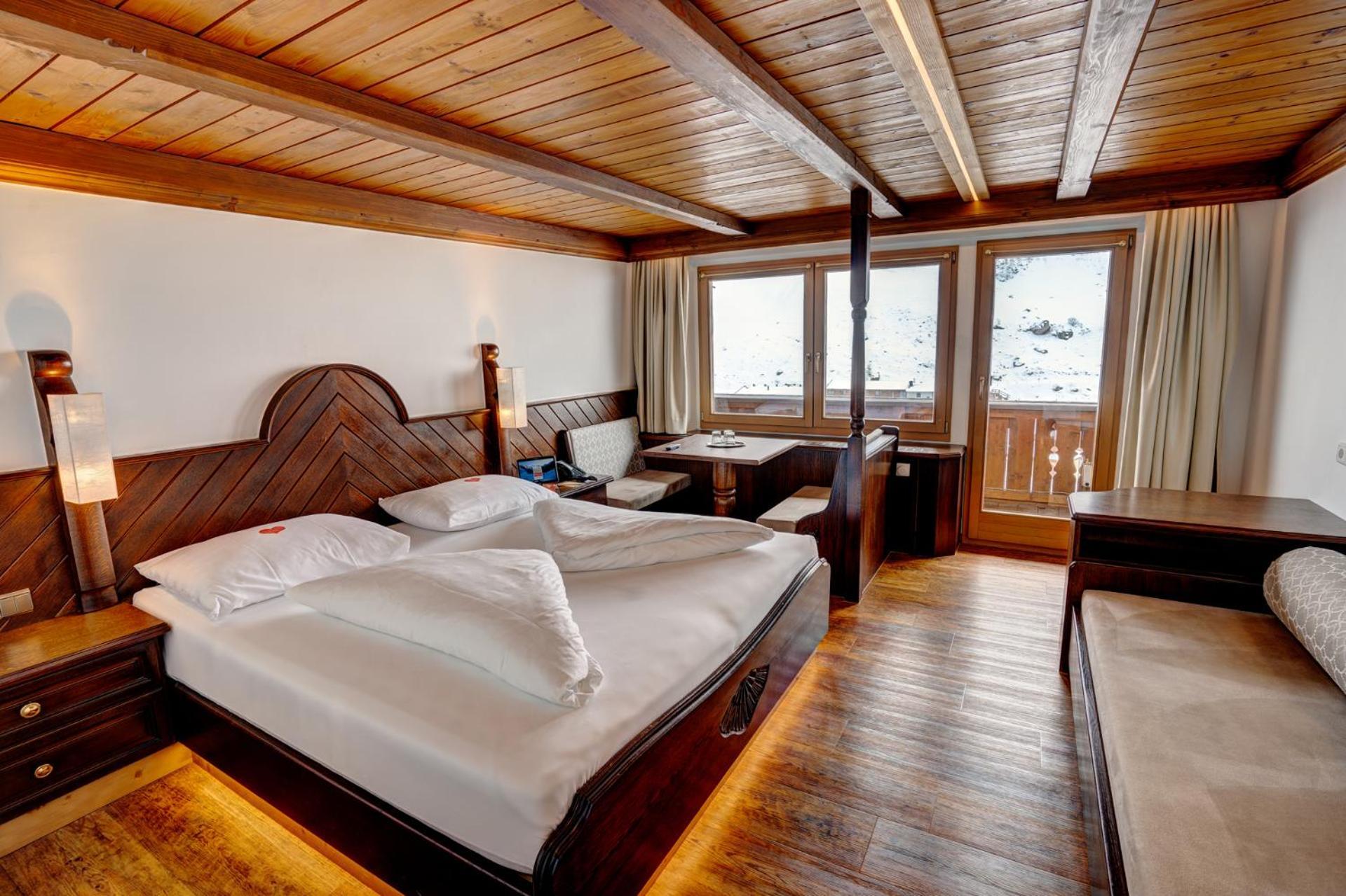 Alpenbad Hotel Hohenhaus Tux Room photo