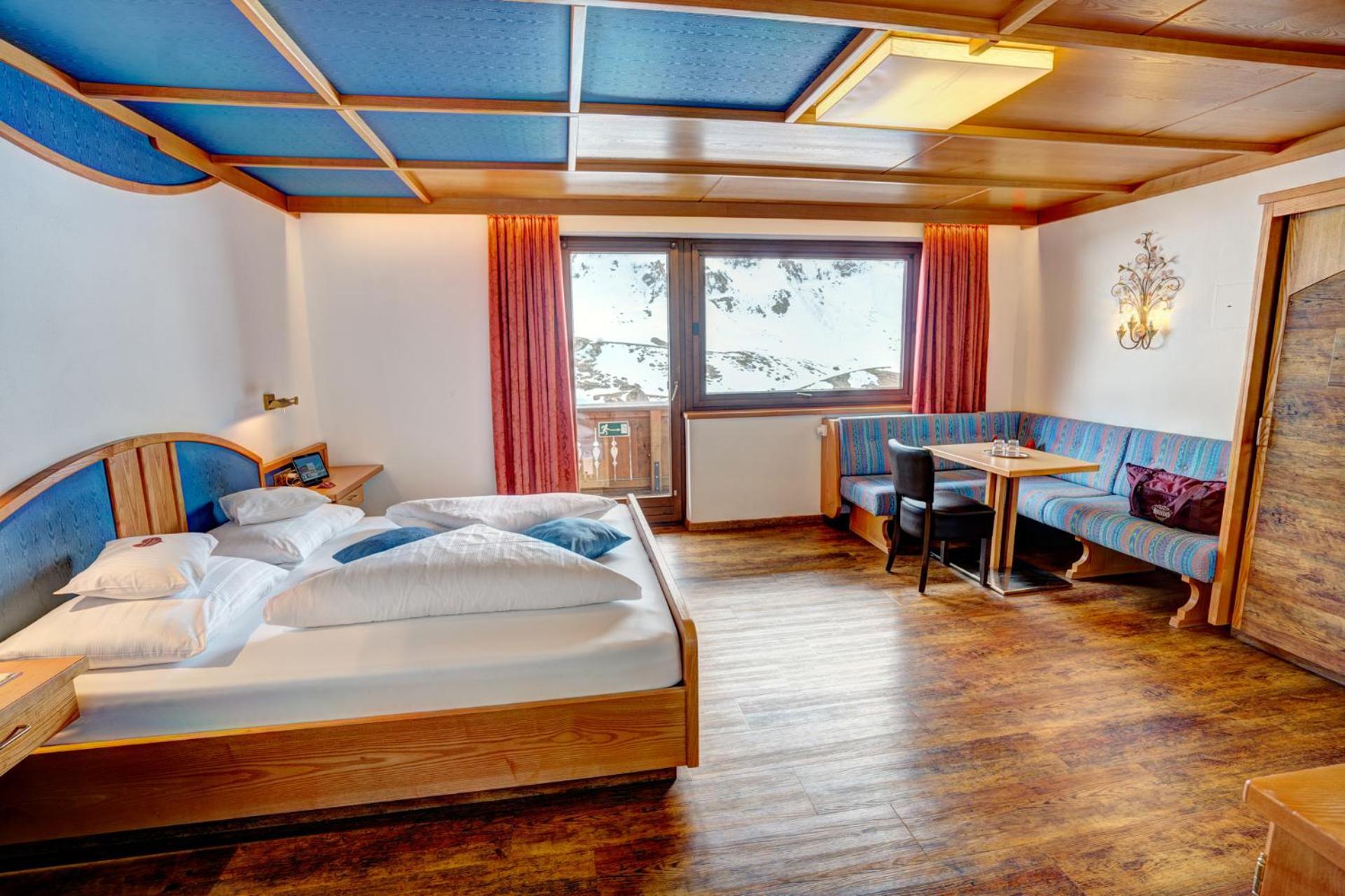 Alpenbad Hotel Hohenhaus Tux Room photo