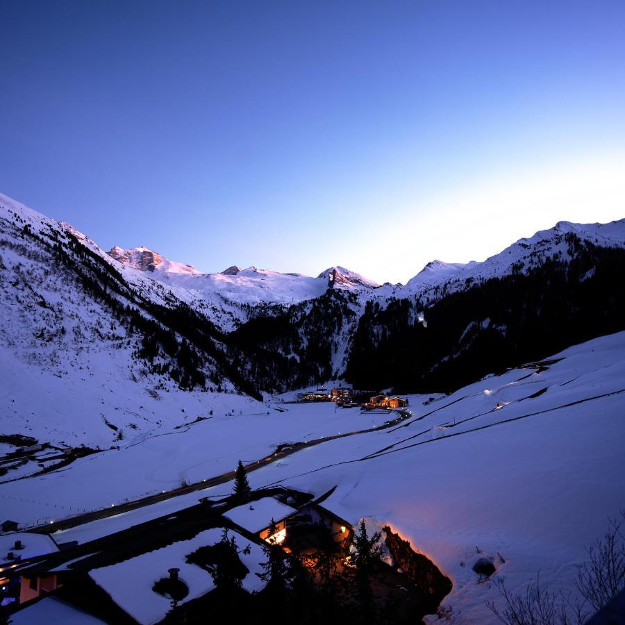 Alpenbad Hotel Hohenhaus Tux Exterior photo